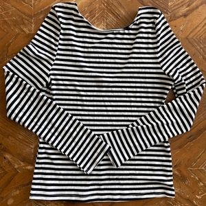 Scoop-back long sleeved top